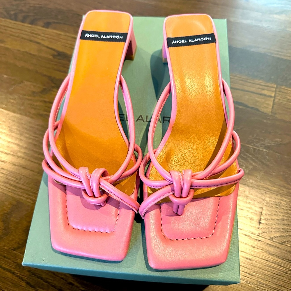 New in box Angel Alarcon pink sandels